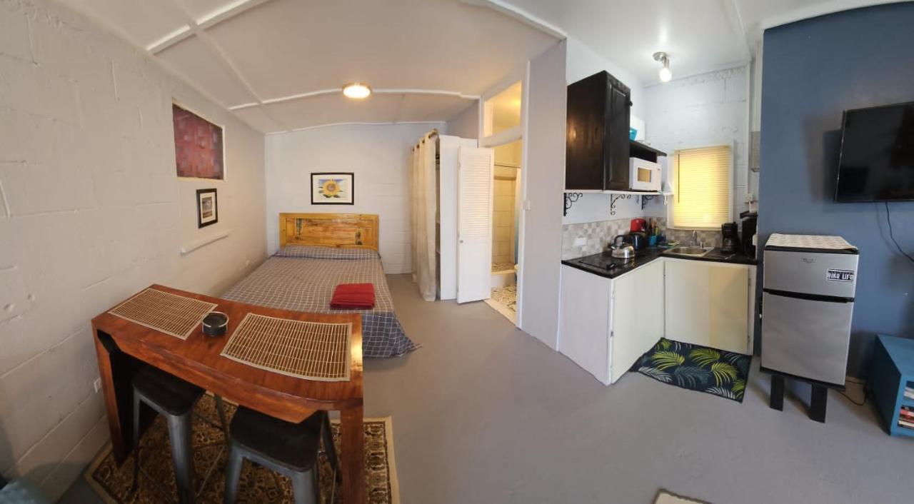 Gloria'S Mini Hideaway Apartment Christ Church Exterior photo
